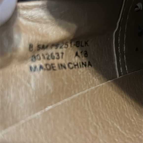 Frye and Co Peggy Perforated Black Suede Slip On Loafers Flats Women’s 8 Shoes - Picture 14 of 17